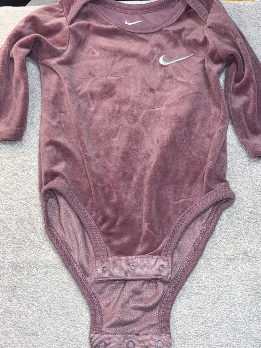 Nike Kids Long-Sleeve One-Piece Bodysuit in Mauve